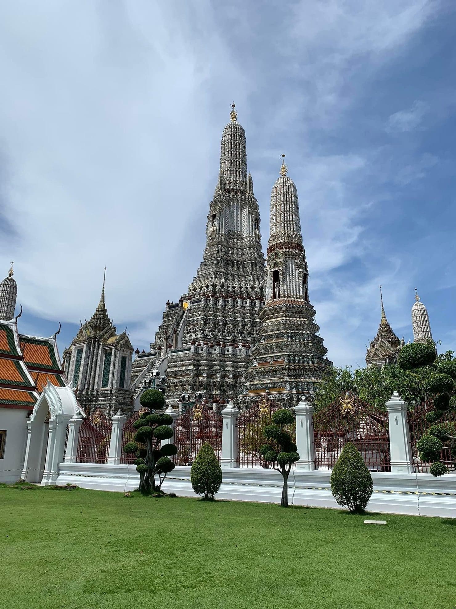 What to Wear When Visiting Bangkok Temples